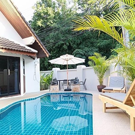 Naiharn Beach Holiday Pool Villa, Rawai Exterior photo